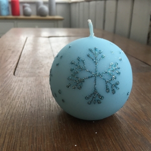 Adventní svíce sněhová vločka koule modrá 8cm