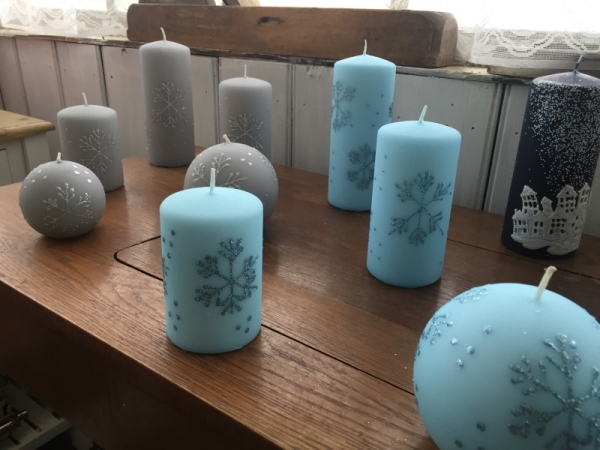 Adventní svíce sněhová vločka koule modrá 8cm