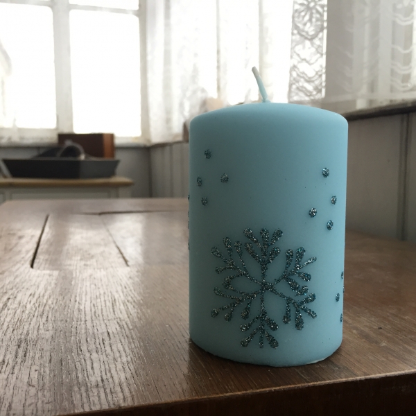 Adventní svíce sněhová vločka válec modrý 7x10cm