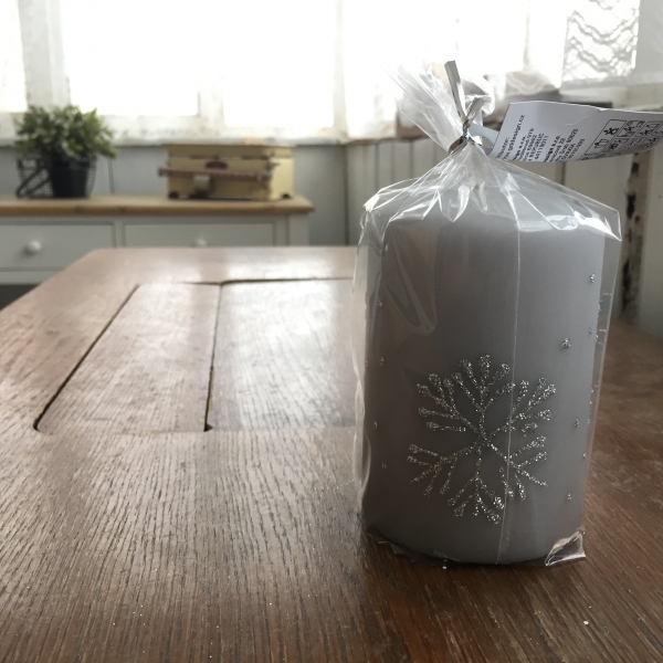 Adventní svíčky sněhová vločka válec šedý 7x10cm
