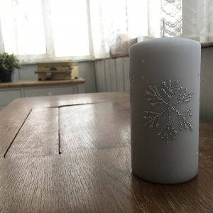 Adventní svíčky sněhová vločka válec šedý 7x14cm