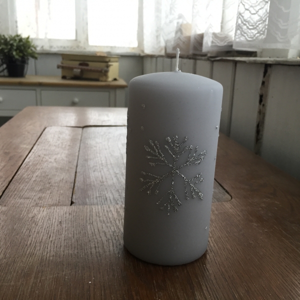 Adventní svíčky sněhová vločka válec šedý 7x14cm
