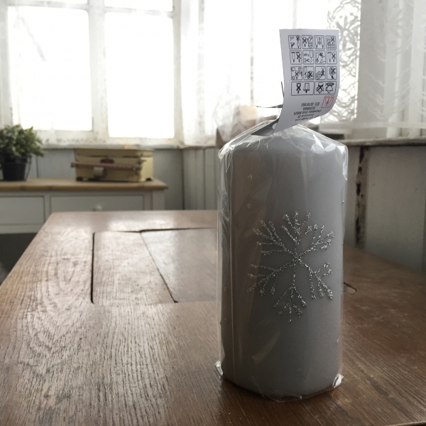 Adventní svíčky sněhová vločka válec šedý 7x14cm