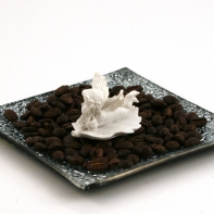 Anděl s lístkem 6x4x3cm polyresin