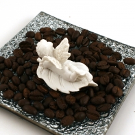 Anděl s lístkem 6x4x3cm polyresin