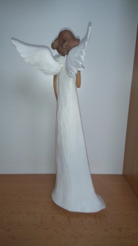 Anděl s rukou na srdci 25cm - POŠKOZENO