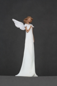 Anděl s rukou na srdci 25cm