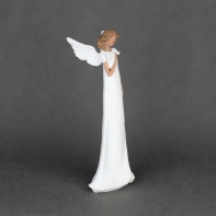 Anděl s rukou na srdci 25cm