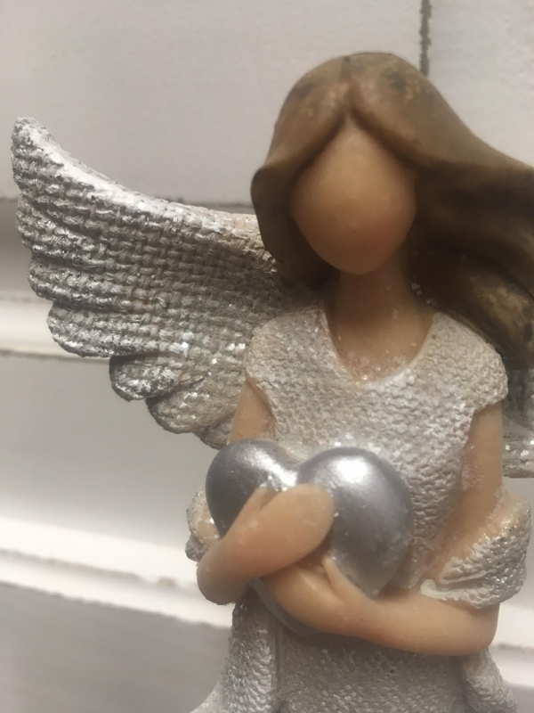 Anděl se srdcem třpytivý 24cm