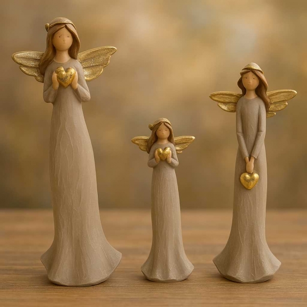 Anděl Serafín se srdíčkem 20,3 cm 