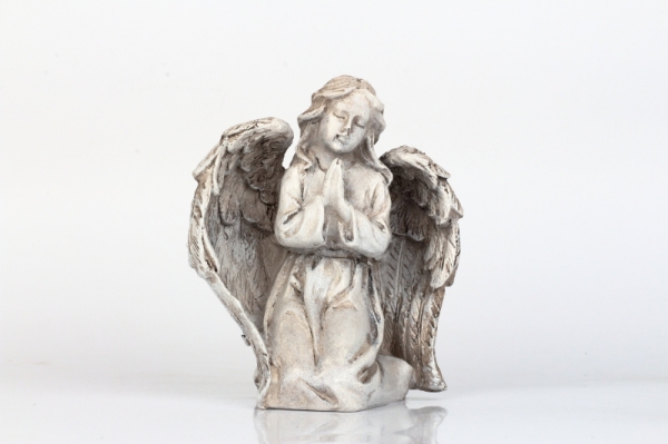 Anděl soška modlící se