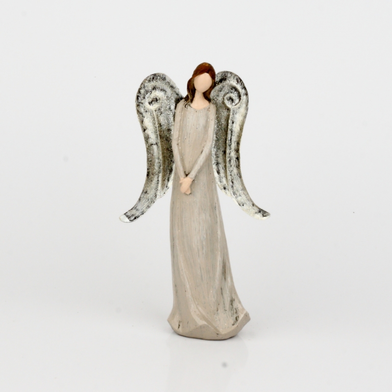 Anděl soška s kovovými křídly