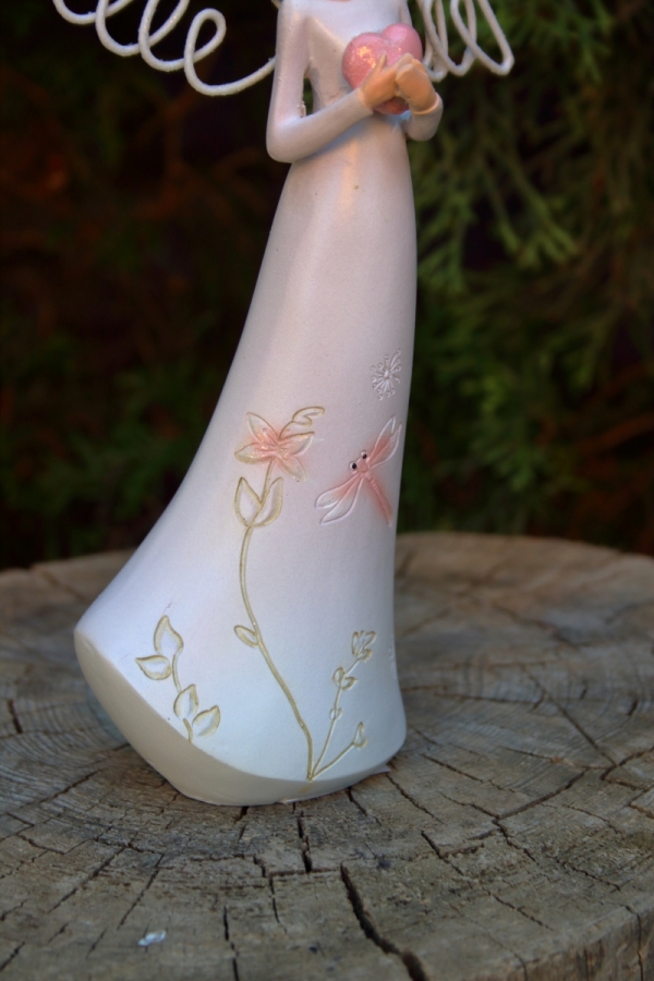 Anděl soška se srdcem 13×21×6,5cm