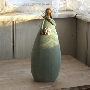 Andělka v modrých šatech Ruka na srdci 27cm