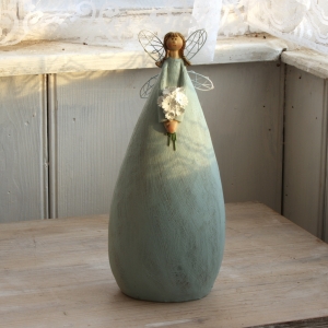 Andělka v modrých šatech s kyticí 27cm