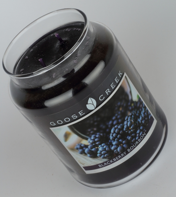 Aromatická svíčka BLACKBERRY BOURBON Goose Creek 680g