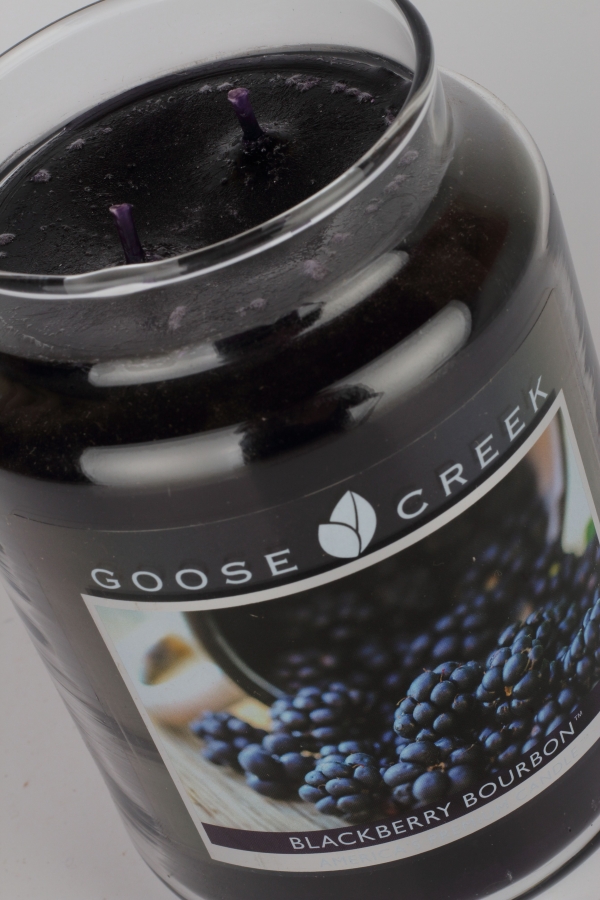 Aromatická svíčka BLACKBERRY BOURBON Goose Creek 680g