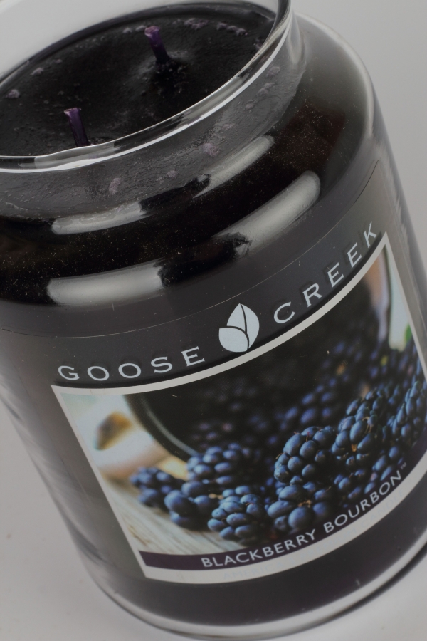 Aromatická svíčka BLACKBERRY BOURBON Goose Creek 680g