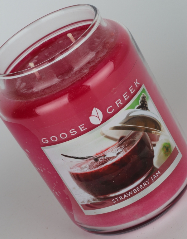 Aromatická svíčka ve skle jahodová marmeláda Goose Creek 680g