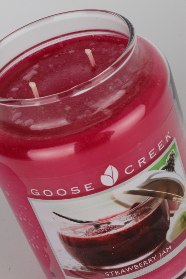 Aromatická svíčka ve skle jahodová marmeláda Goose Creek 680g