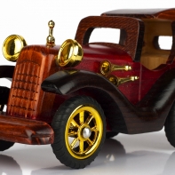 Autíčko s vyřezávaným chladičem