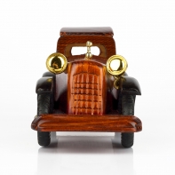 Autíčko s vyřezávaným chladičem