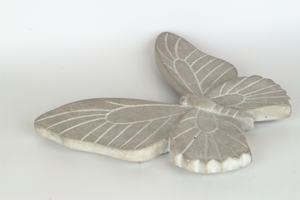 Betonová dekorace na zeď  motýl 27×27×3,5cm