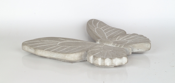 Betonová dekorace na zeď  motýl 27×27×3,5cm