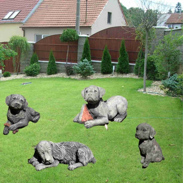 Betonová socha labrador s kostí 40 cm 10 kg