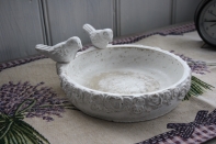 Betonové pítko pro ptáky s motivem růží 18cm