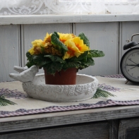 Betonové pítko pro ptáky s motivem růží 18cm