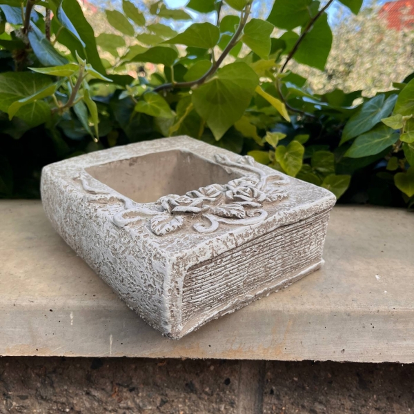 Betonový květináč na hřbitov kniha na natřesky 6,5 x 18 x 14,5 cm 