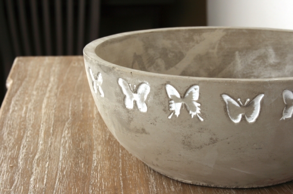 Betonový květináč s motýly 19,5cm