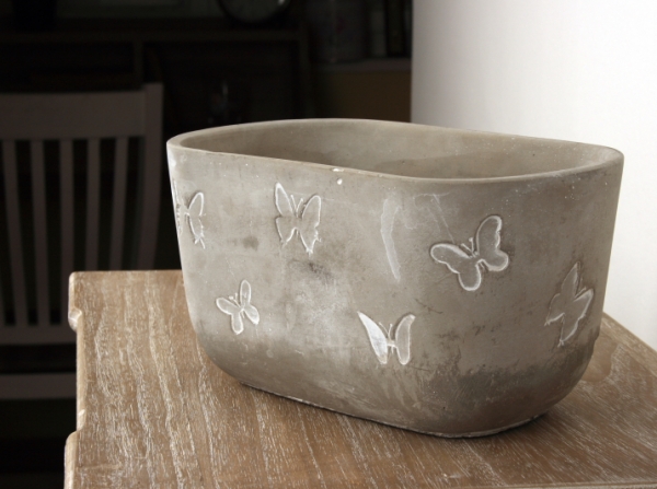 Betonový květináč s motýly 21,5cm