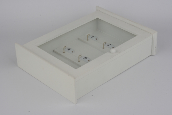 Bílá dřevěná skříňka na klíče 20x29x6cm