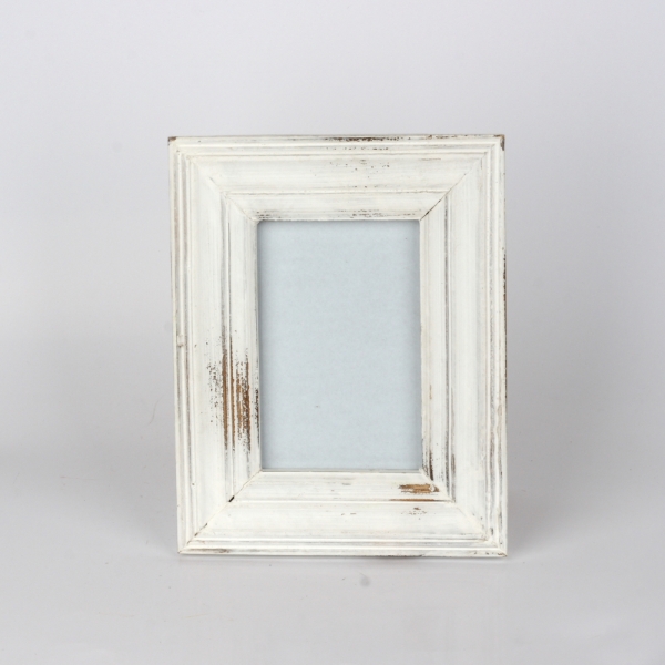 Bílý dřevěný fotorámeček s patinou 19x24,5cm