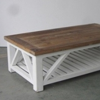 Bílý stolek konferenční s policí 135x45x75cm