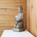 Buddha klečící se svícnem 13x11x36cm
