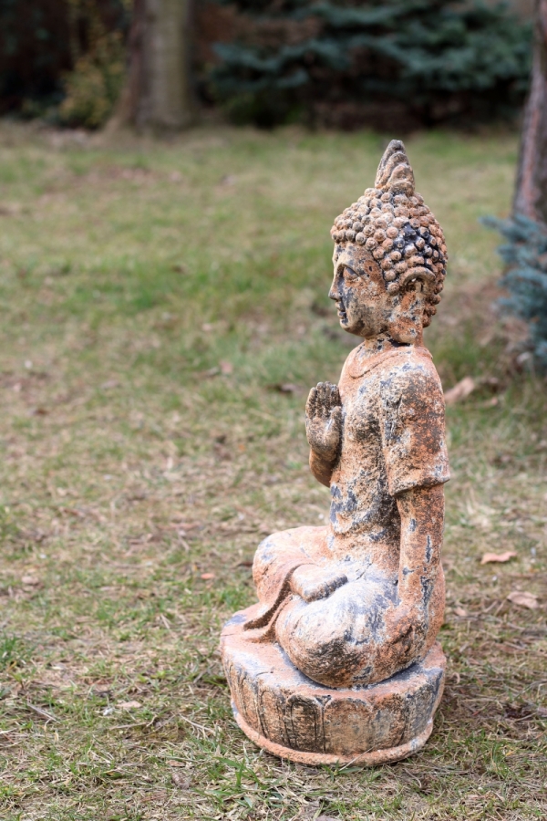 Buddha socha ruka na prsou 53cm