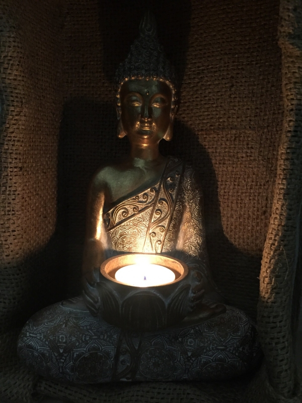 Buddha svícen 16,5x11,5x26cm