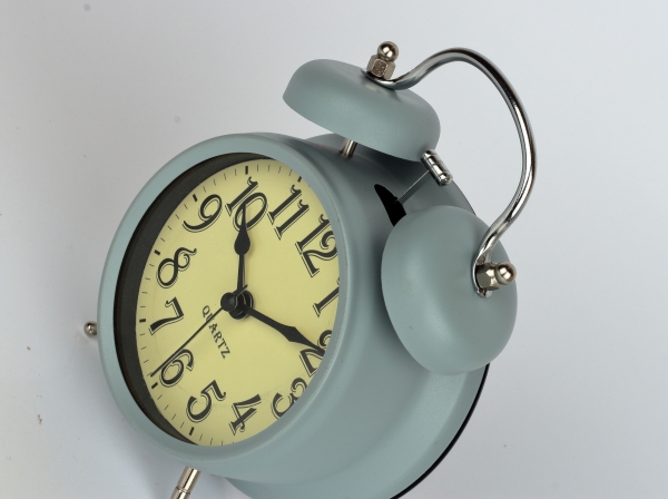 Budík šedý 12x6x17cm 