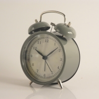 Budík šedý kovový 16cm