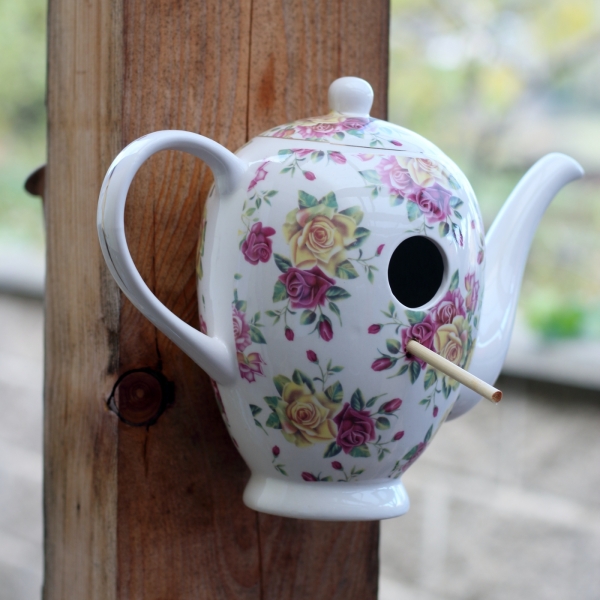 Budka pro ptáčky konvička žluto-růžová