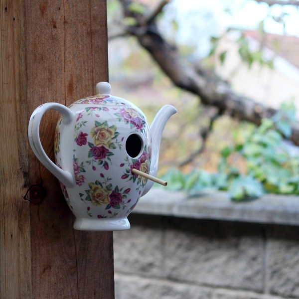 Budka pro ptáčky konvička žluto-růžová