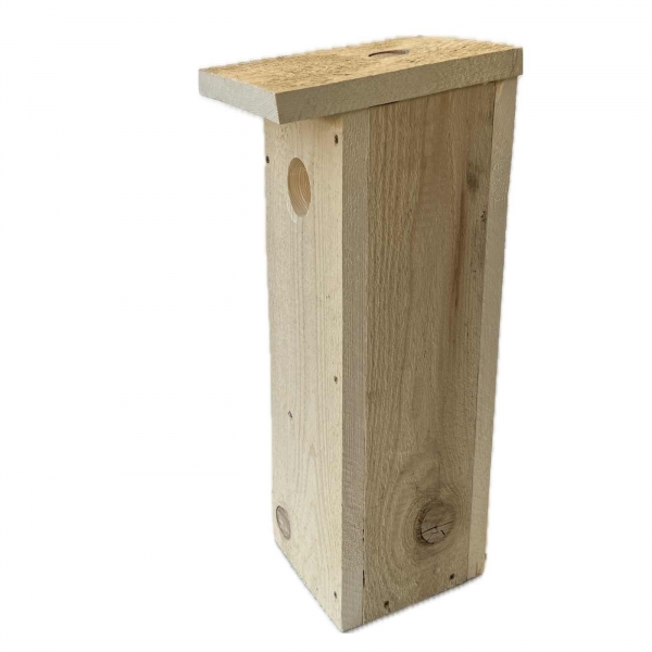 Budka pro strakapouda a datla – česká hnízdní dutina z přírodního dřeva