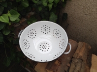 Cedník z bílého smaltu - vyřazeno I.