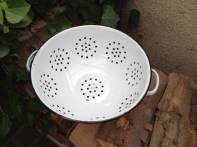 Cedník z bílého smaltu - vyřazeno III.