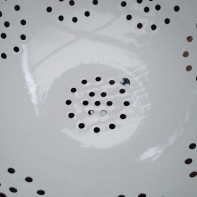 Cedník z bílého smaltu - vyřazeno IV.