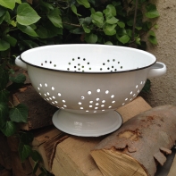 Cedník z bílého smaltu - vyřazeno IV.