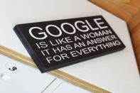 Cedule Google is like a woman 40x14cm